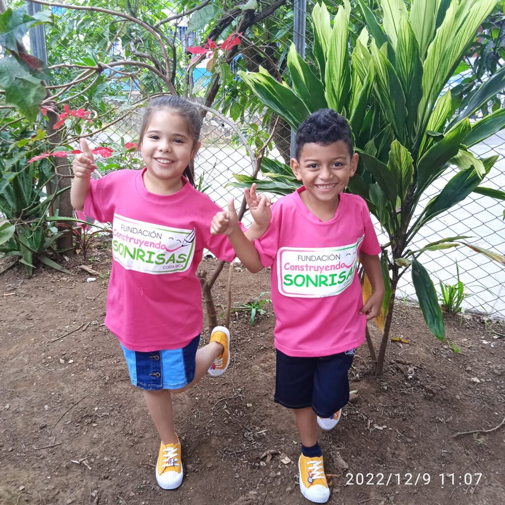 Construyendo sonrisas - Bella Aveentura Costa Rica